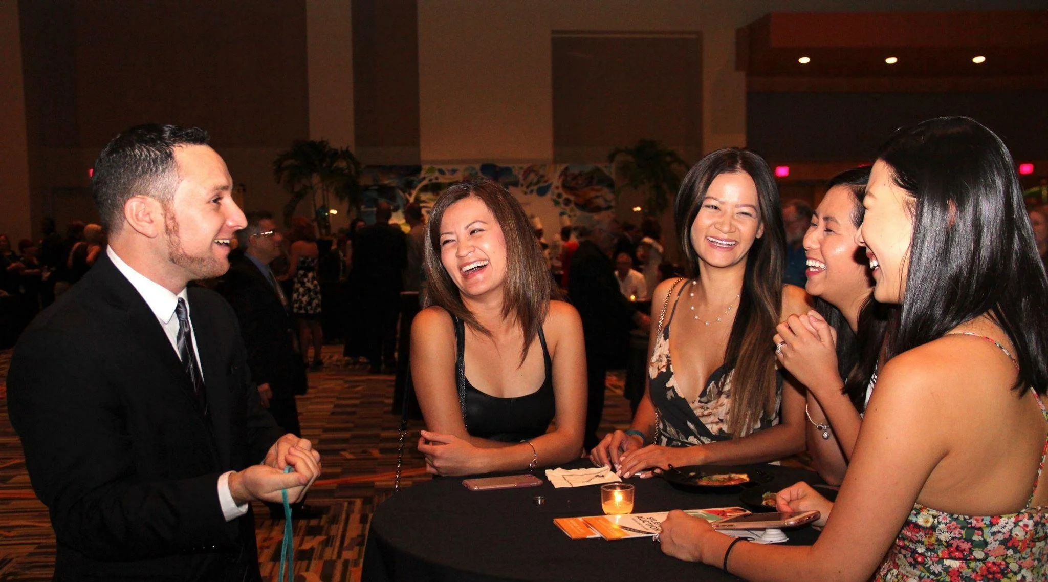Ari Novick engaging corporate guests with interactive magic