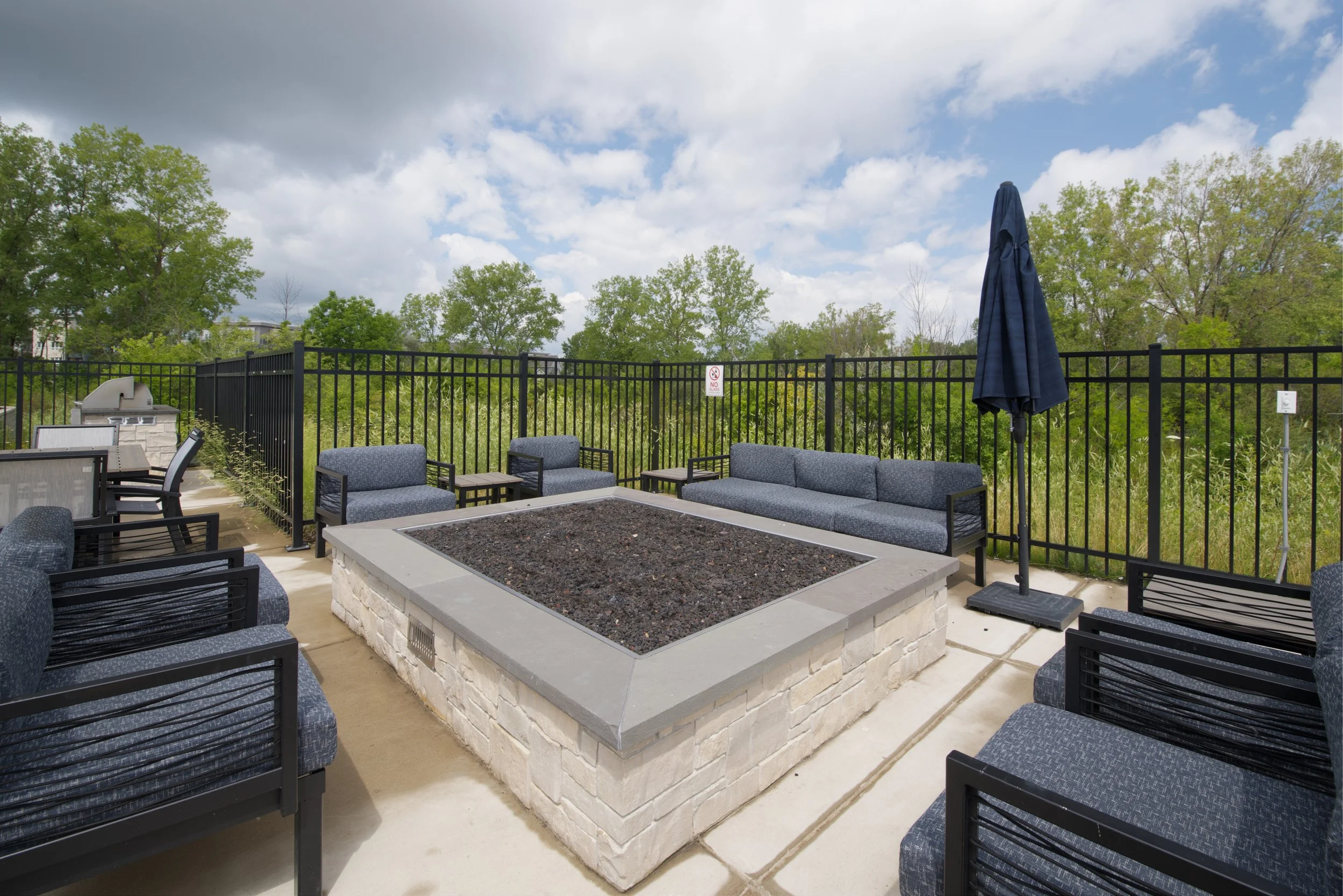 HUB13 fire pit