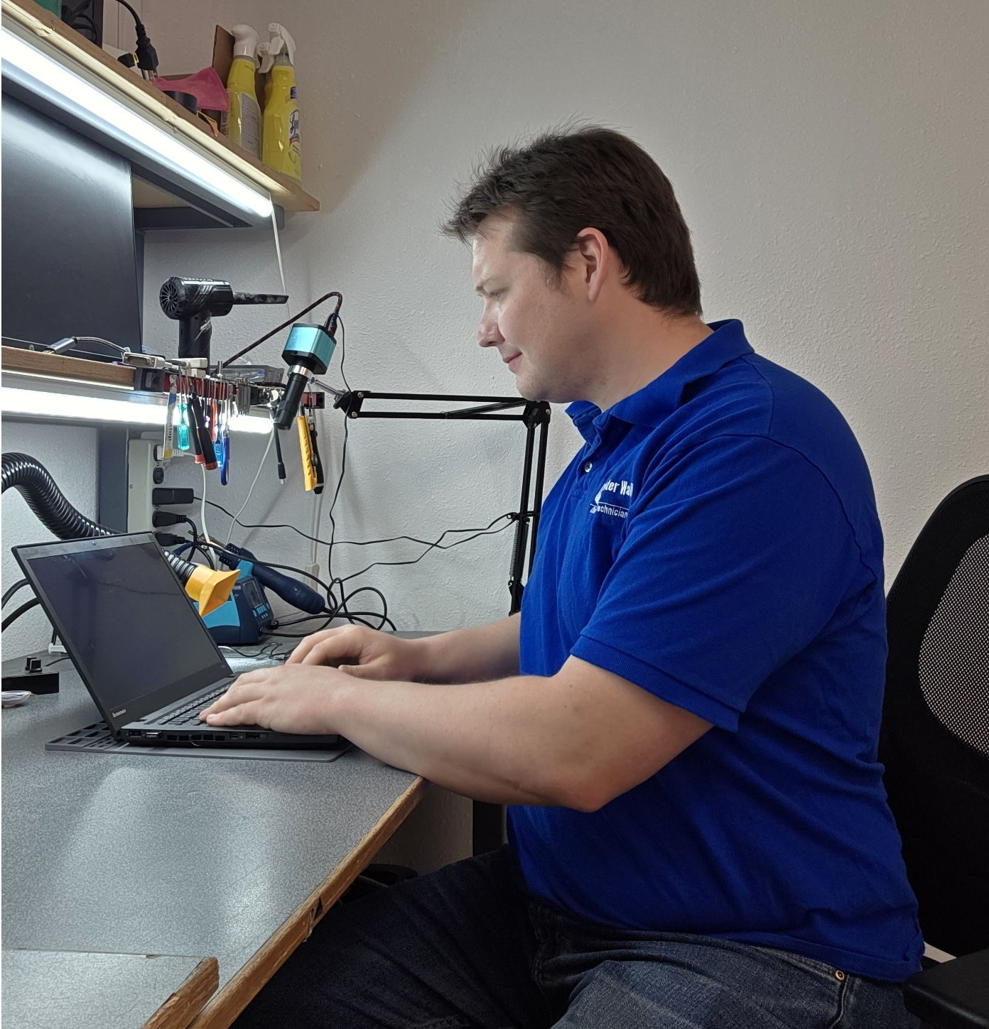 Computer Wall technician providing expert computer repair (virus removal, screen replacement, data recovery) in Stony Plain