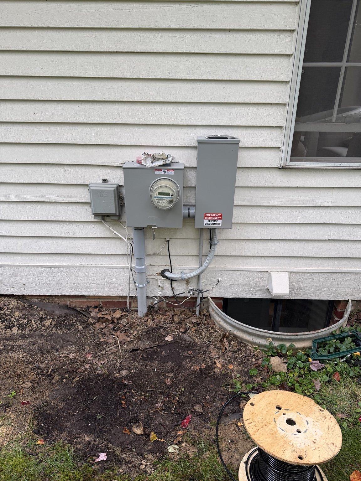 New meter socket and 200-amp Siemens exterior service disconnect installed by JJM Electric