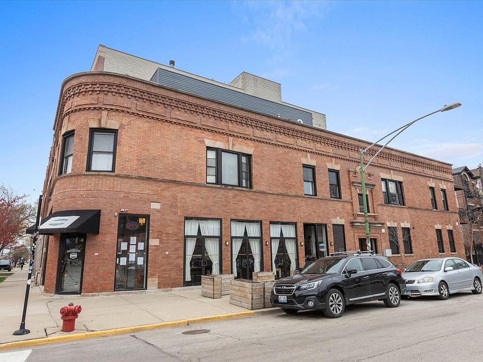 2700 W Chicago
