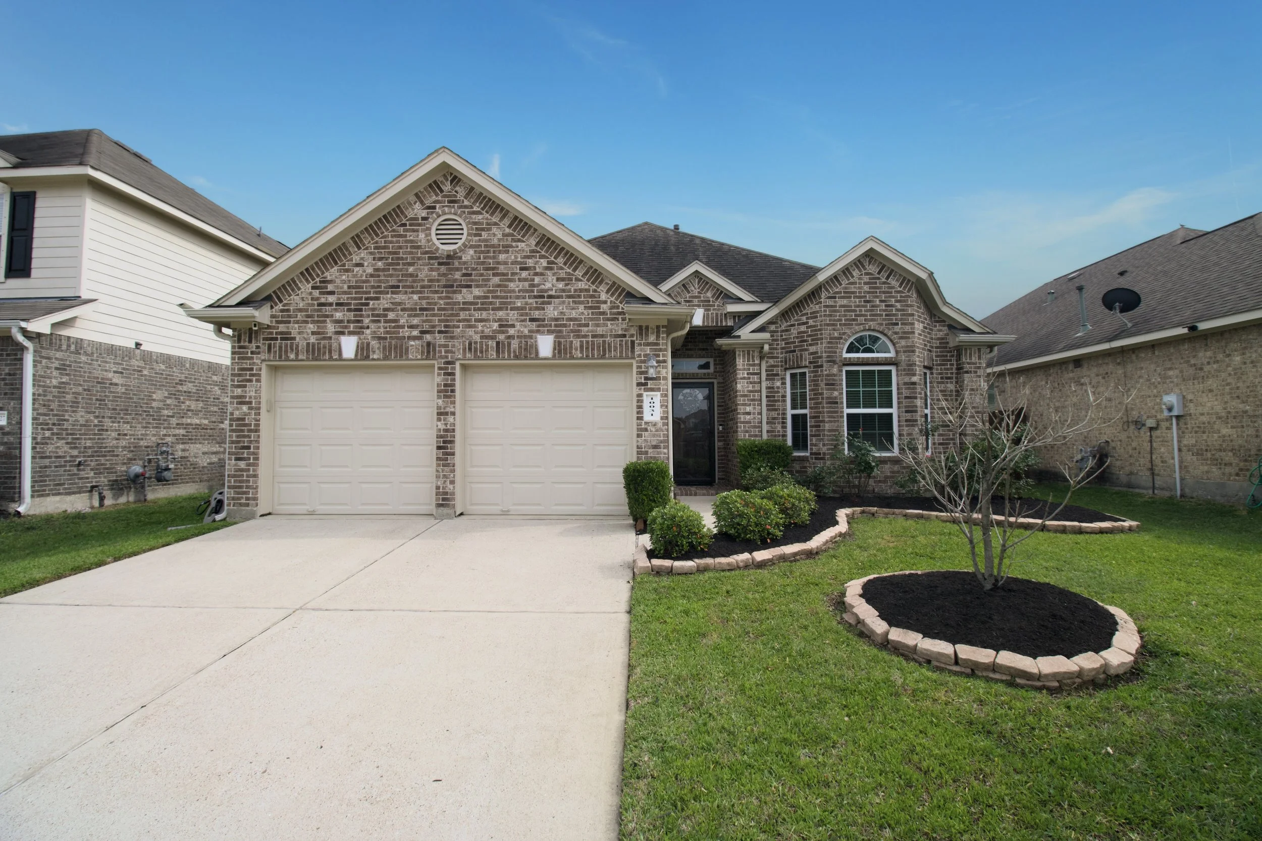 Brick home exterior photographed by Market Experts Media