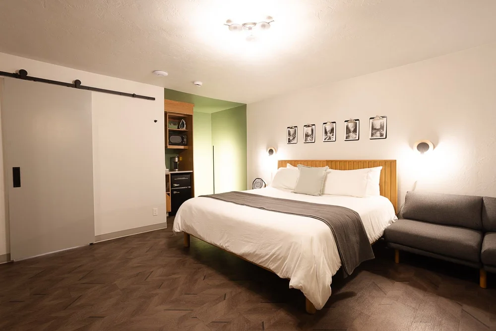 Room 204 · Local King