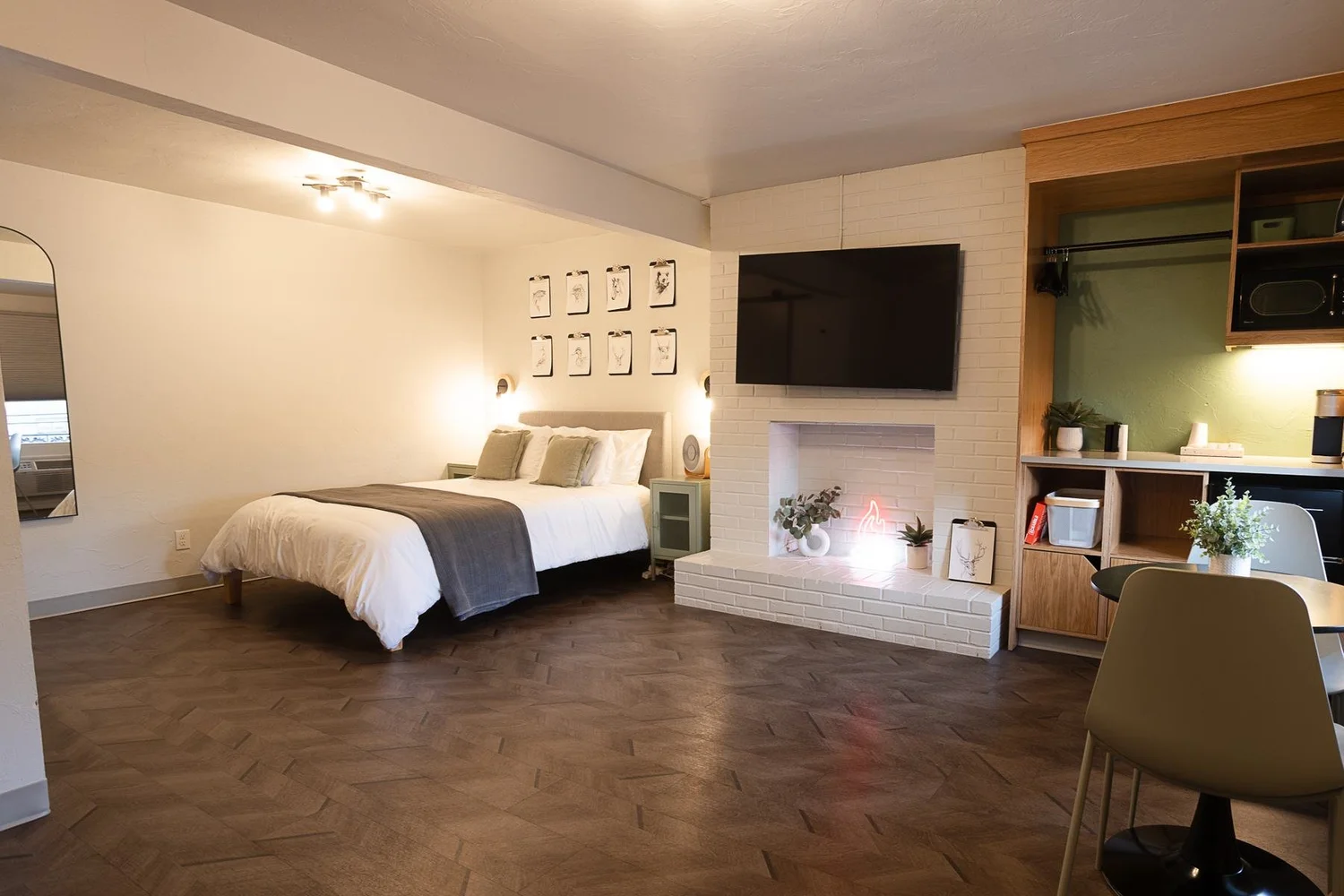 Room 206 with queen bed, fireplace nook and TV