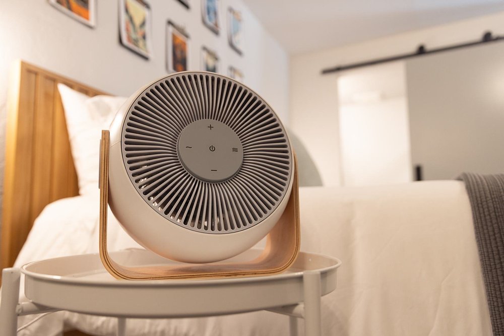 Snooz white noise on the nightstand