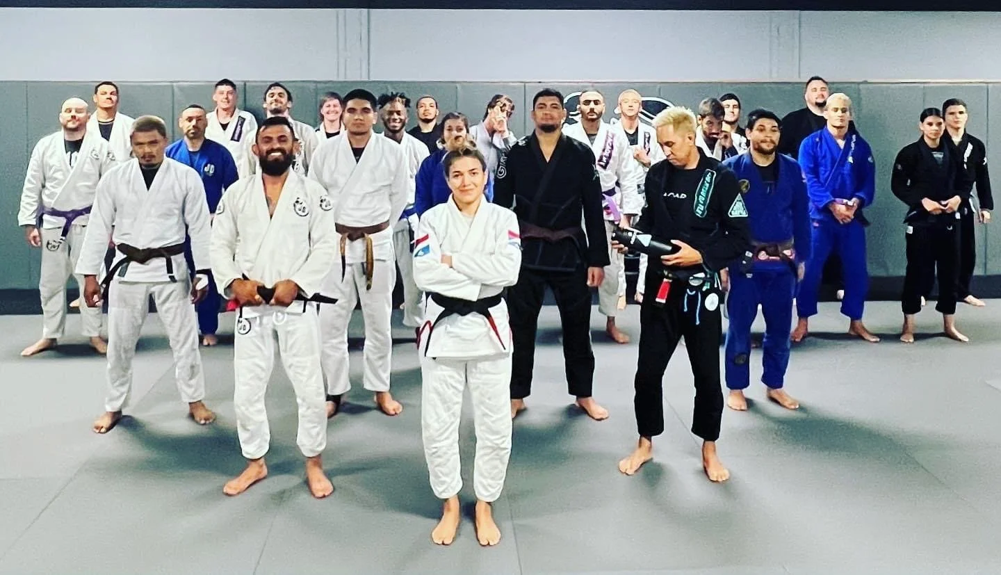 The whole JG Academy team on the mats in Tracy, gi class
