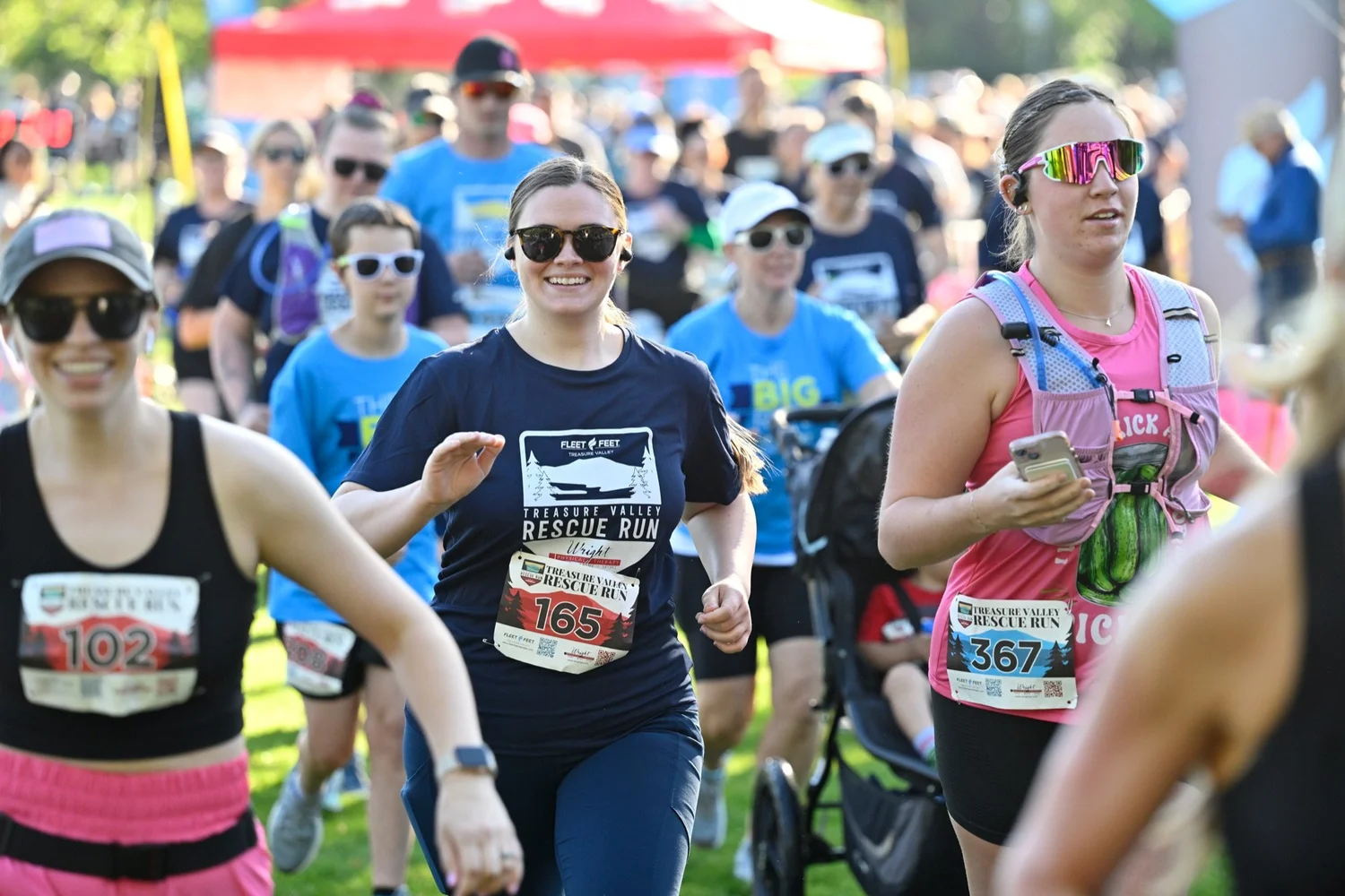 Smiling runners start the Treasure Valley Rescue Run together