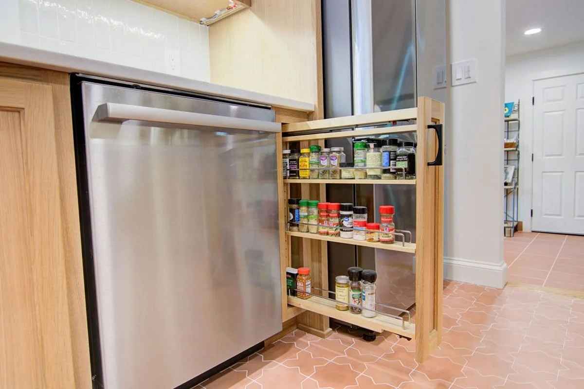 Pull-out spice rack