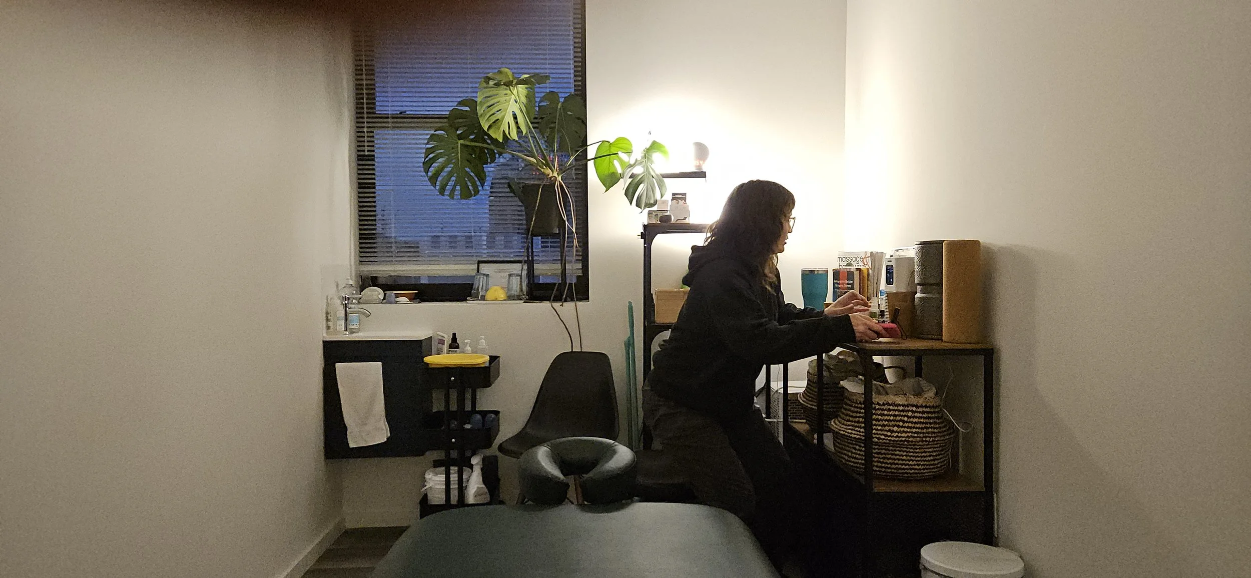 Rose working at Alivio Massage Philadelphia