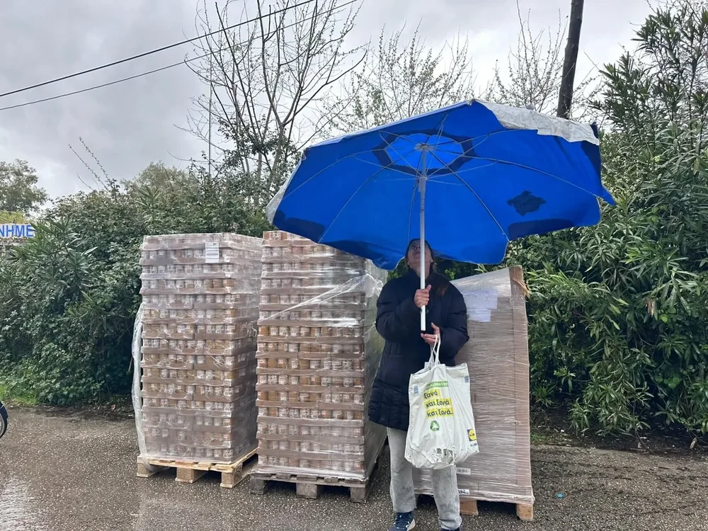 Volunteers opening the donated cat food