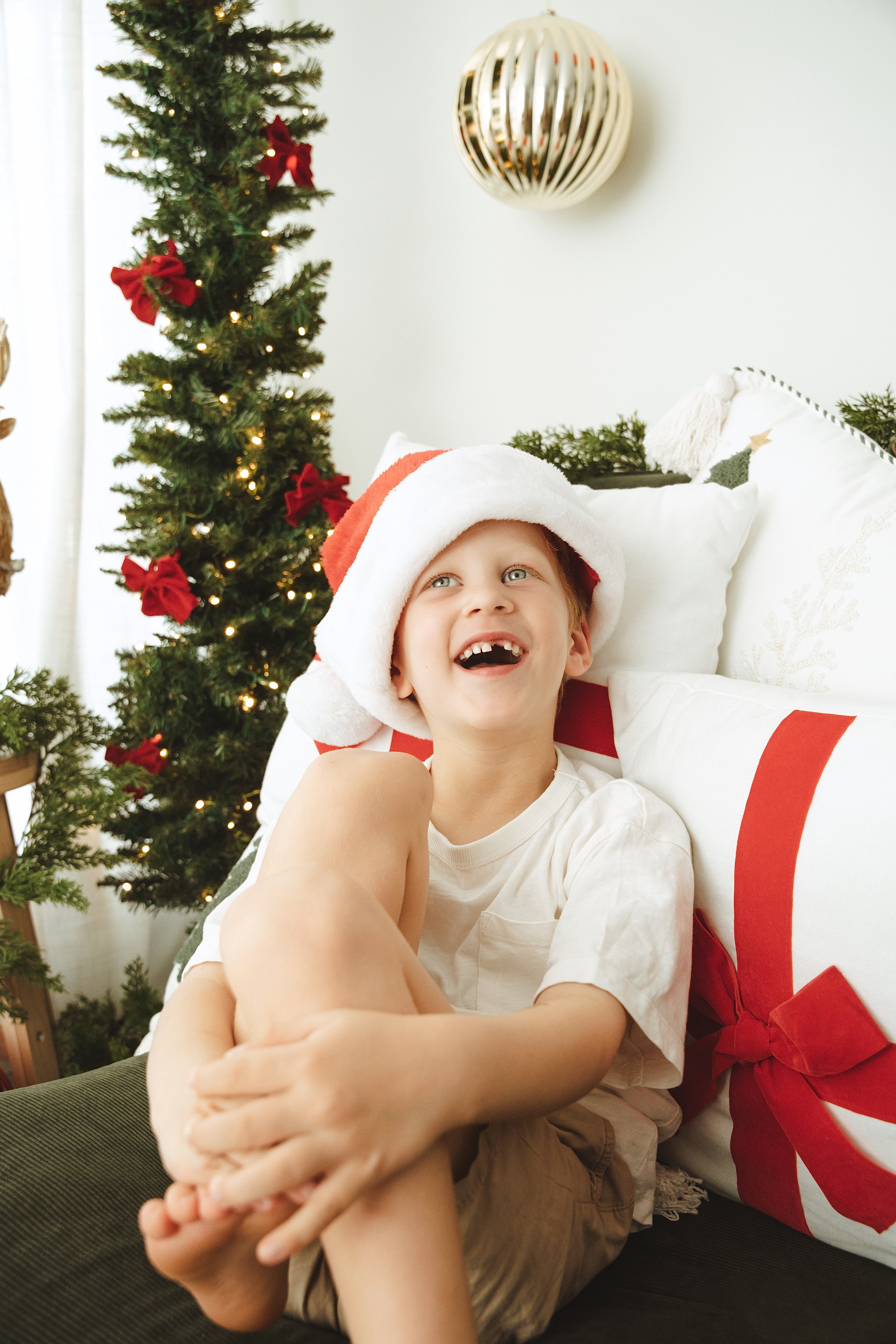 A family at a Foxie Studio Christmas session in Brisbane