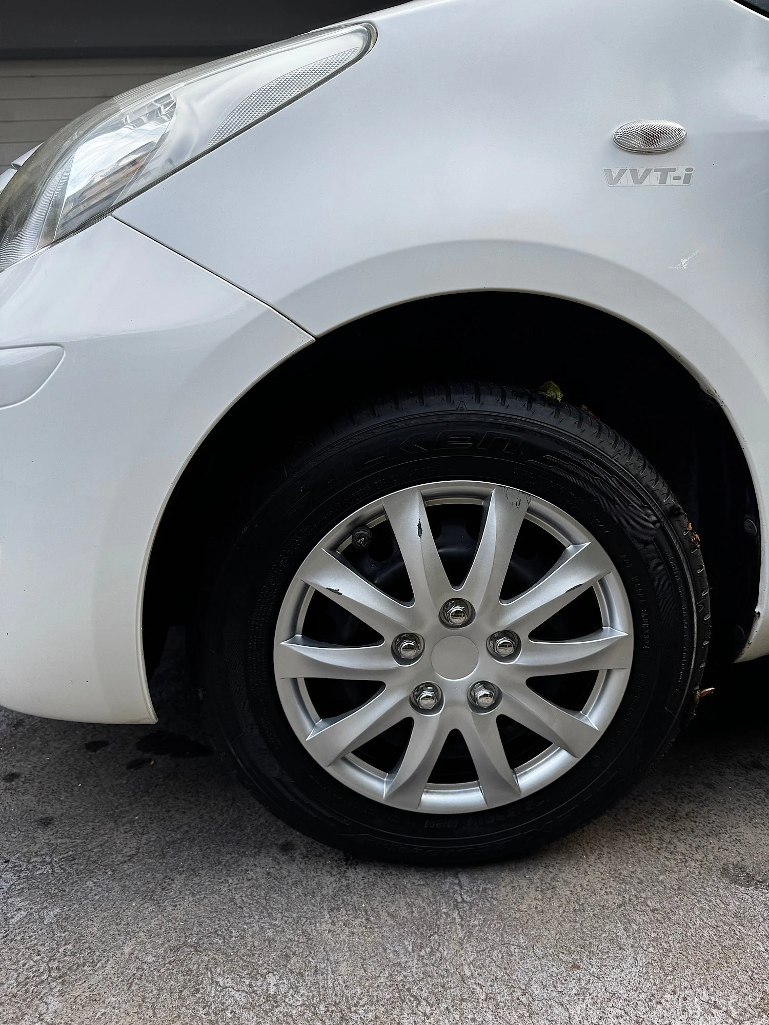 Toyota Yaris cleaned wheels and tyres after detailing service