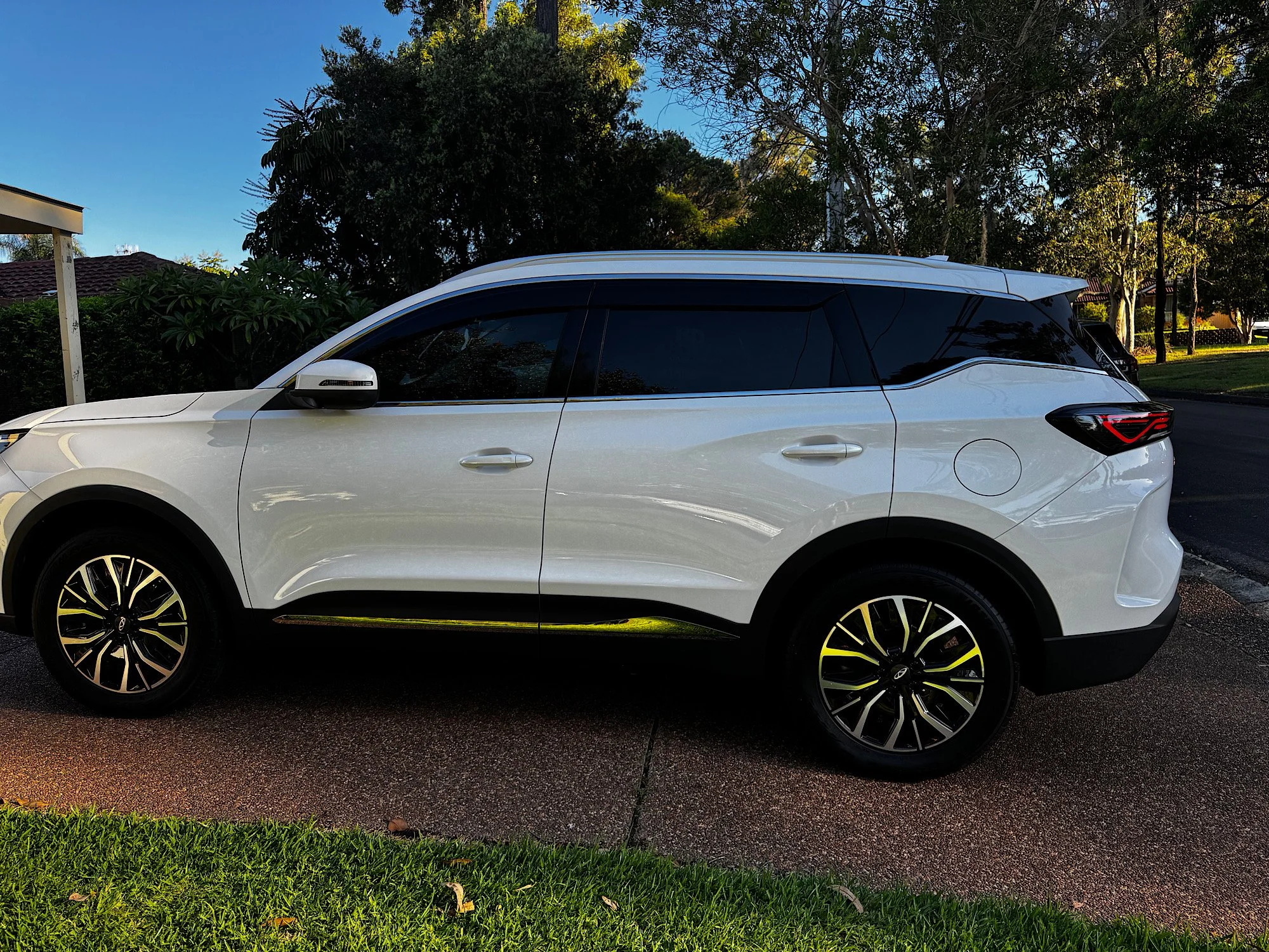 Chery Tiggo 7 side profile showing full window tint with privacy glass Central Coast NSW