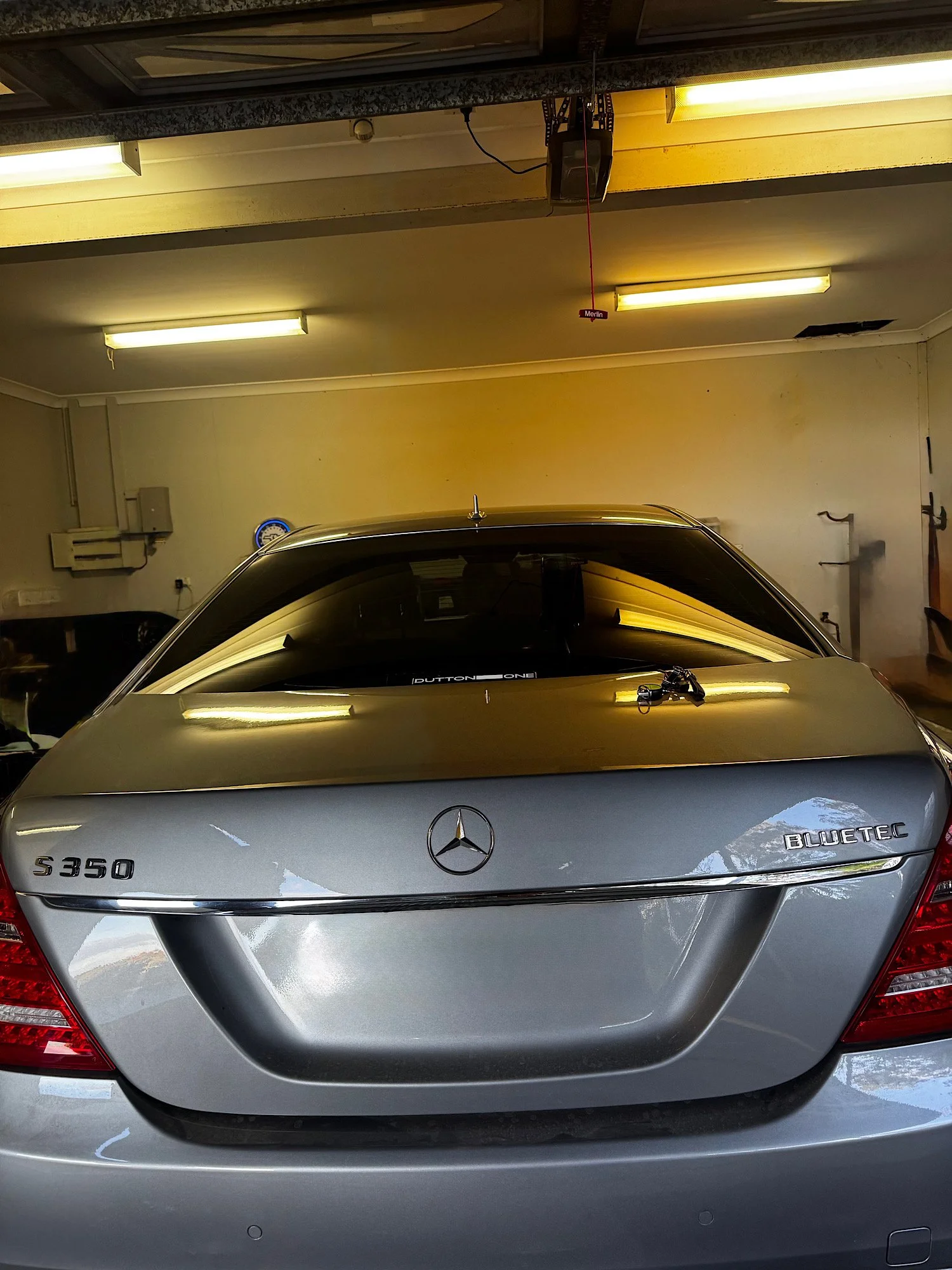 Mercedes-Benz S350 rear windshield with 25 percent window tint