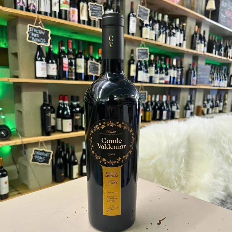 Bottle of Conde Valdemar Edición Limitada 2019 on the shop counter