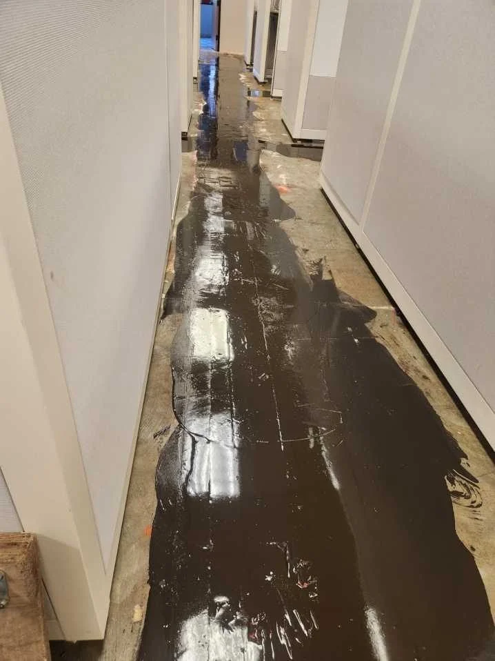 Moisture-treatment phase along an existing workstation aisle.