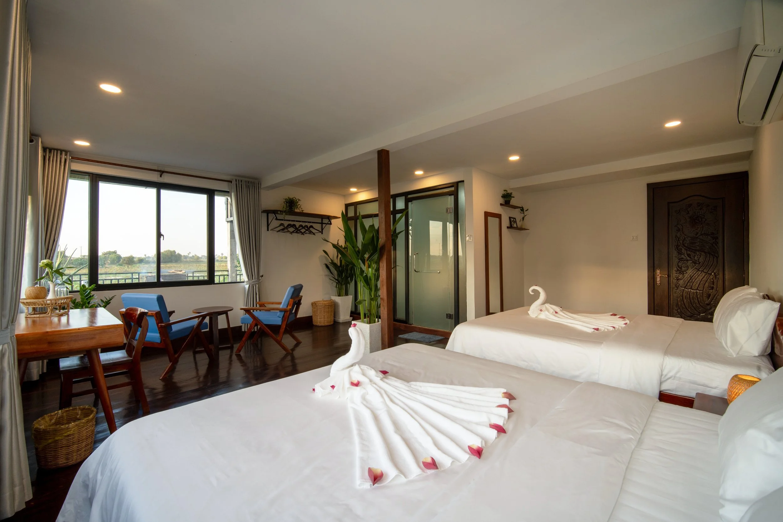 Strip-View Sky Loft