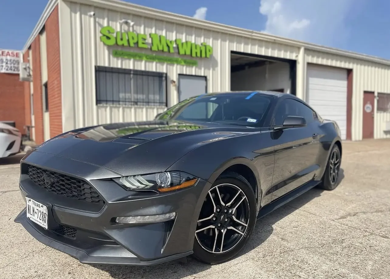 Dark gray Ford Mustang