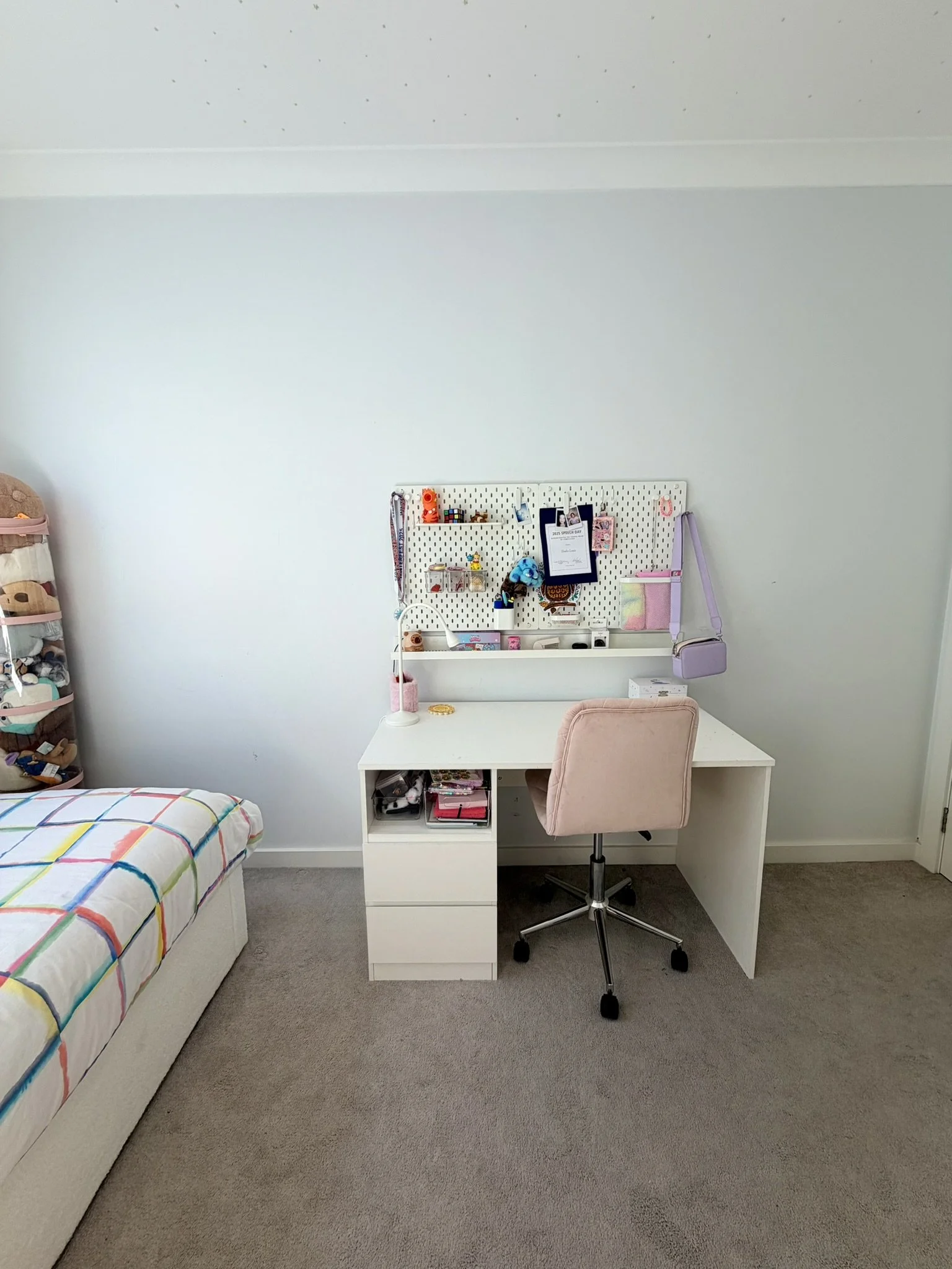 Organised kids bedroom after