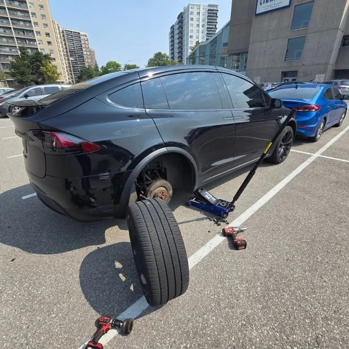 Specialized mobile tire service for Tesla, utilizing battery-safe lift points and professional grade equipment.