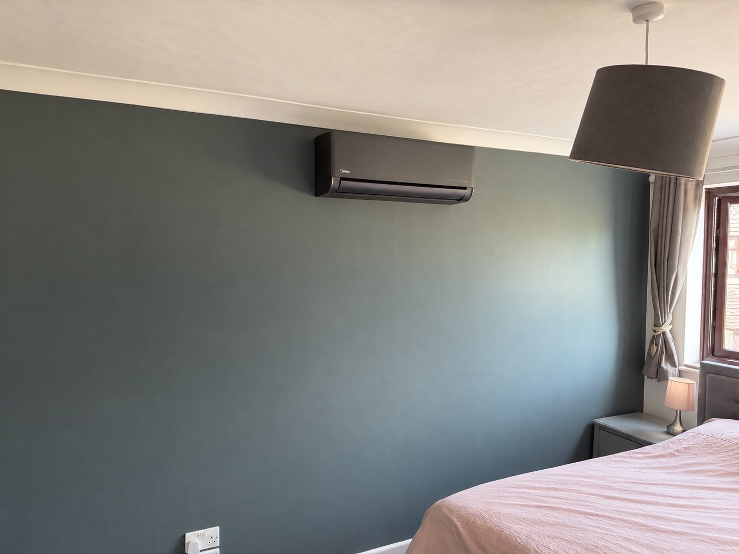 Black Midea Solstice air conditioning installed in a Fareham family bedroom