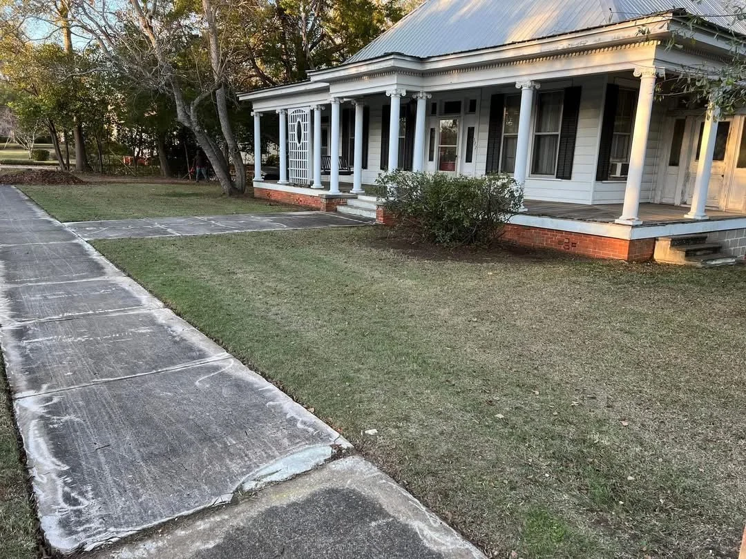 Front yard clean and clear after leaf removal