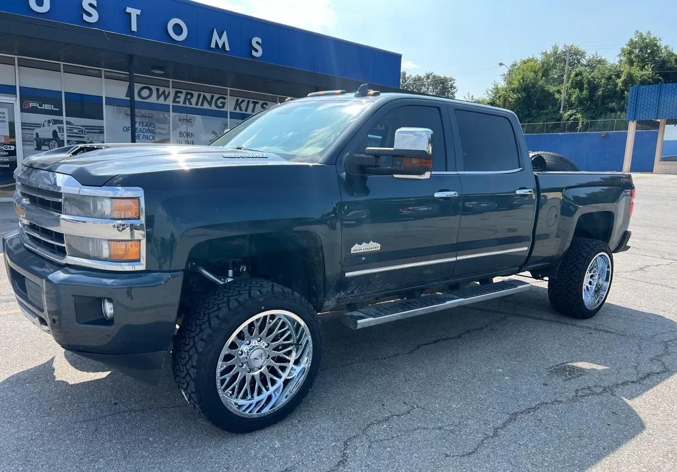 Chevy Silverado 2500 HD High Country Axe Kratos