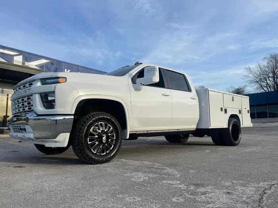 Chevy Silverado 3500 HD Service Body Cali Summit