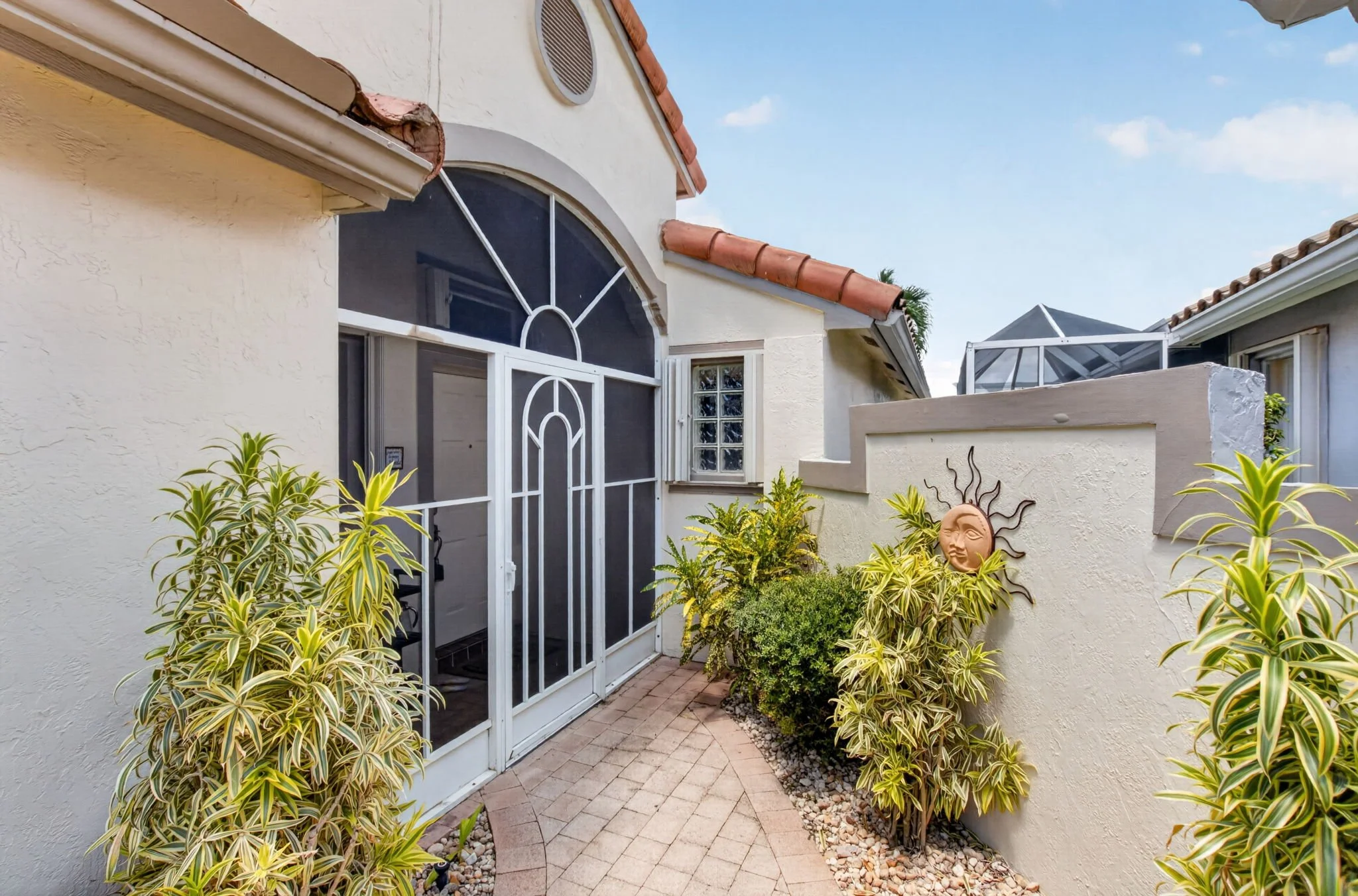 Private screened front entry