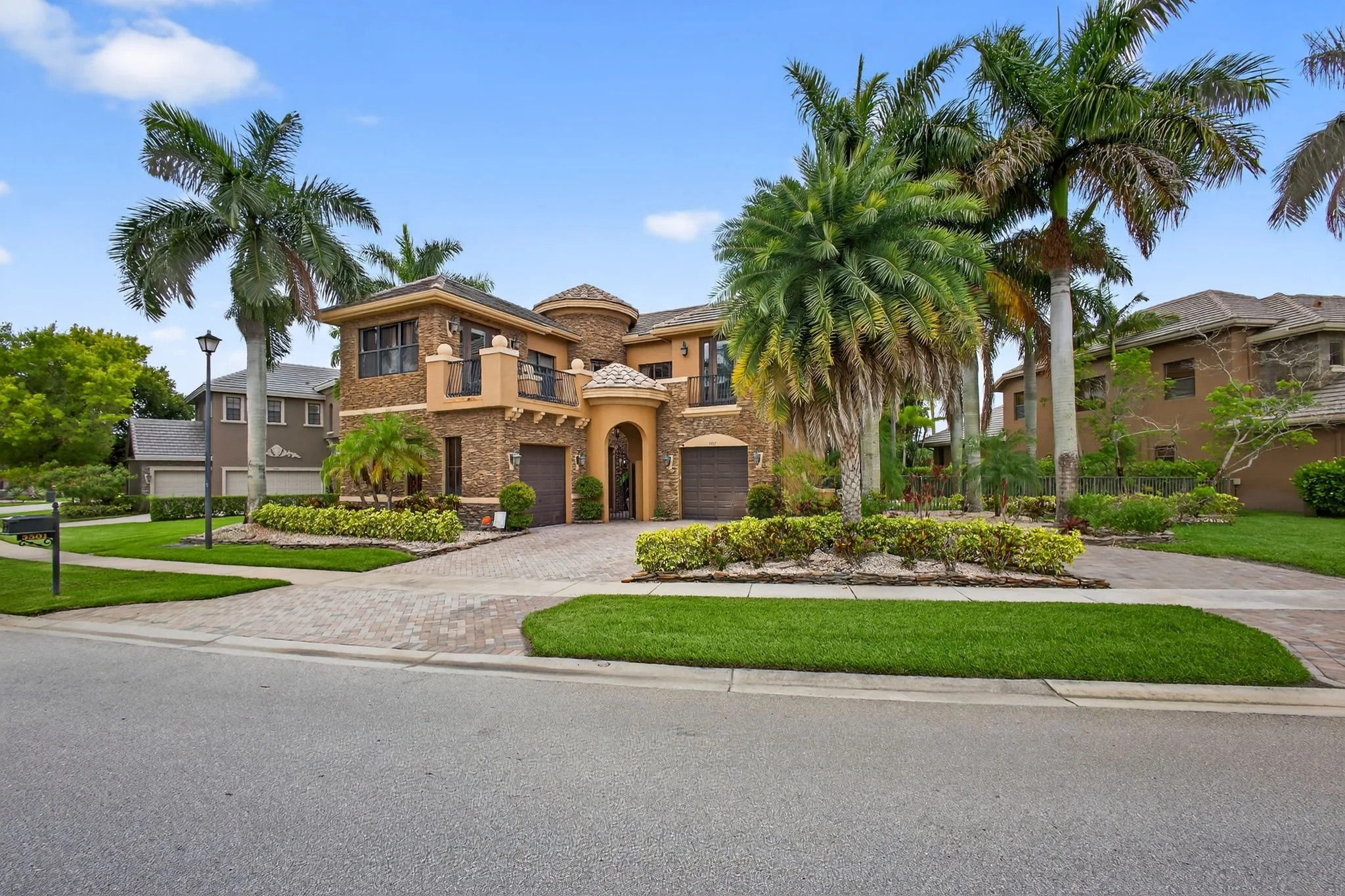 Front exterior 4