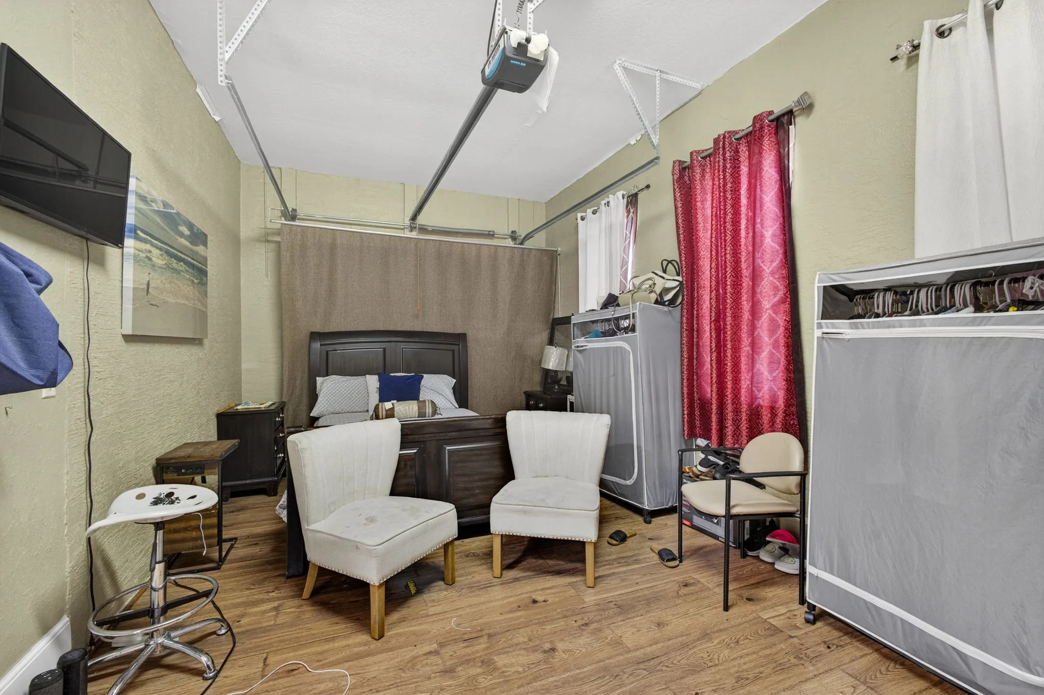 Family room 3