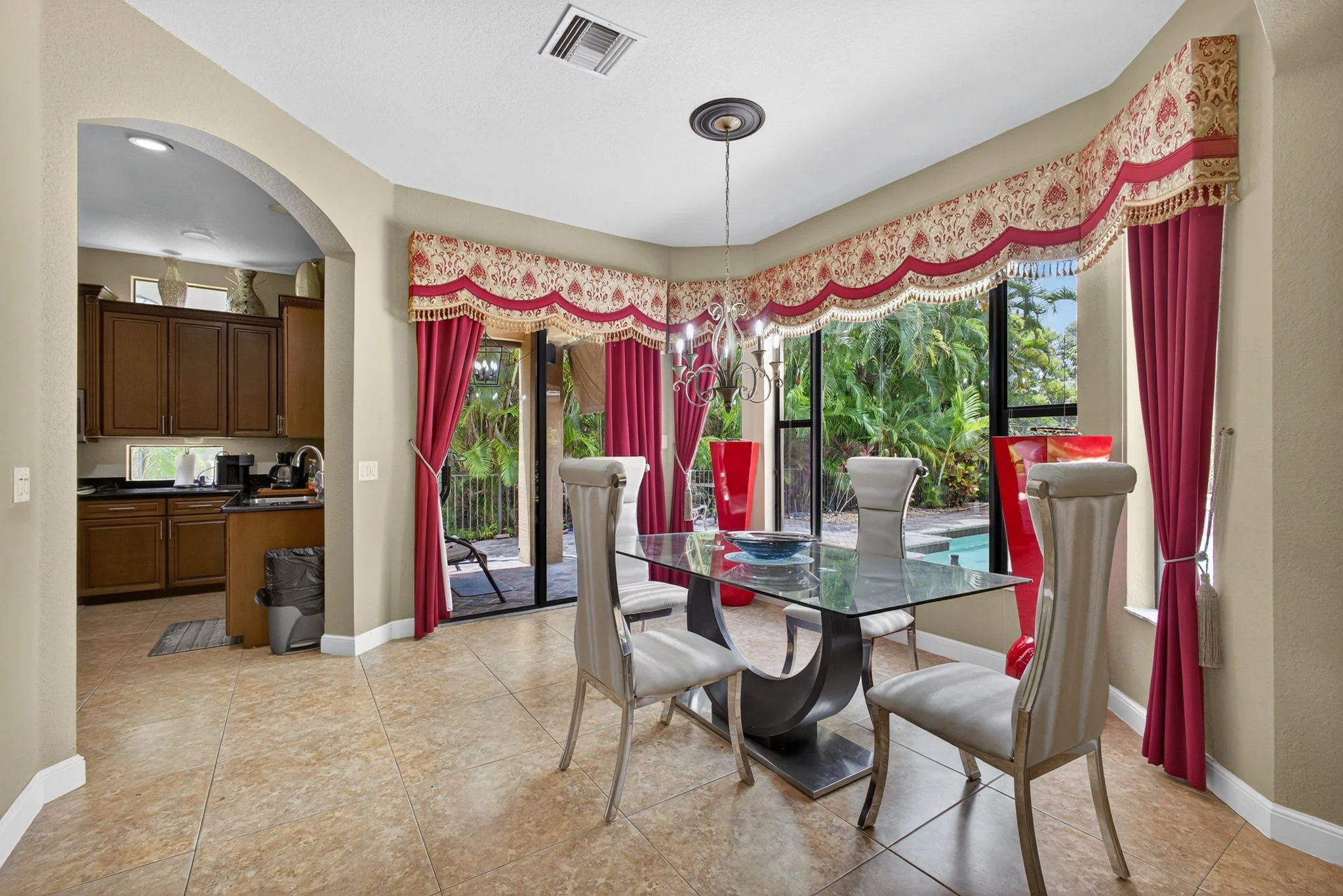 Breakfast nook 2