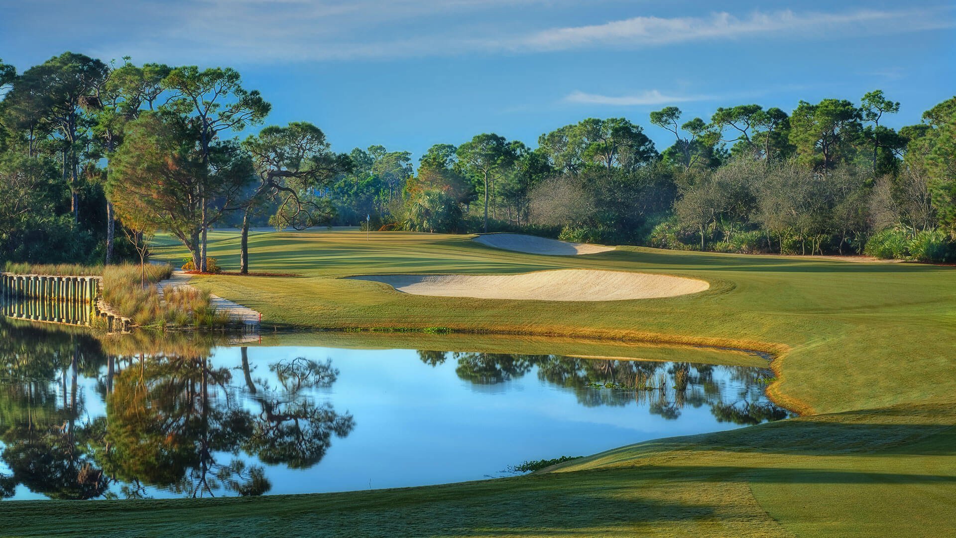 Fazio-redesigned championship golf hole at Floridian National Golf Club