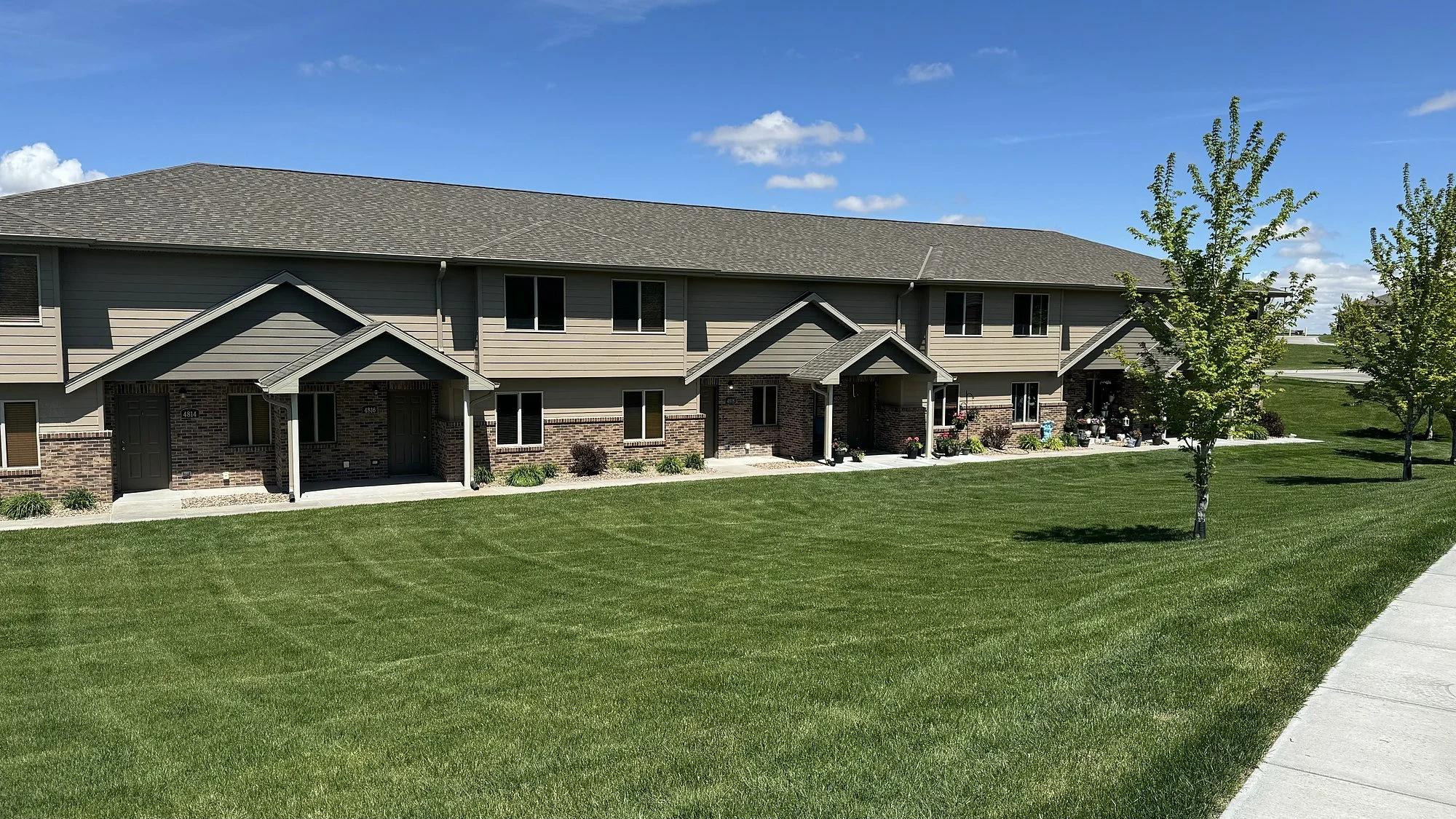 A Fountain Hills townhome building on 10th Avenue