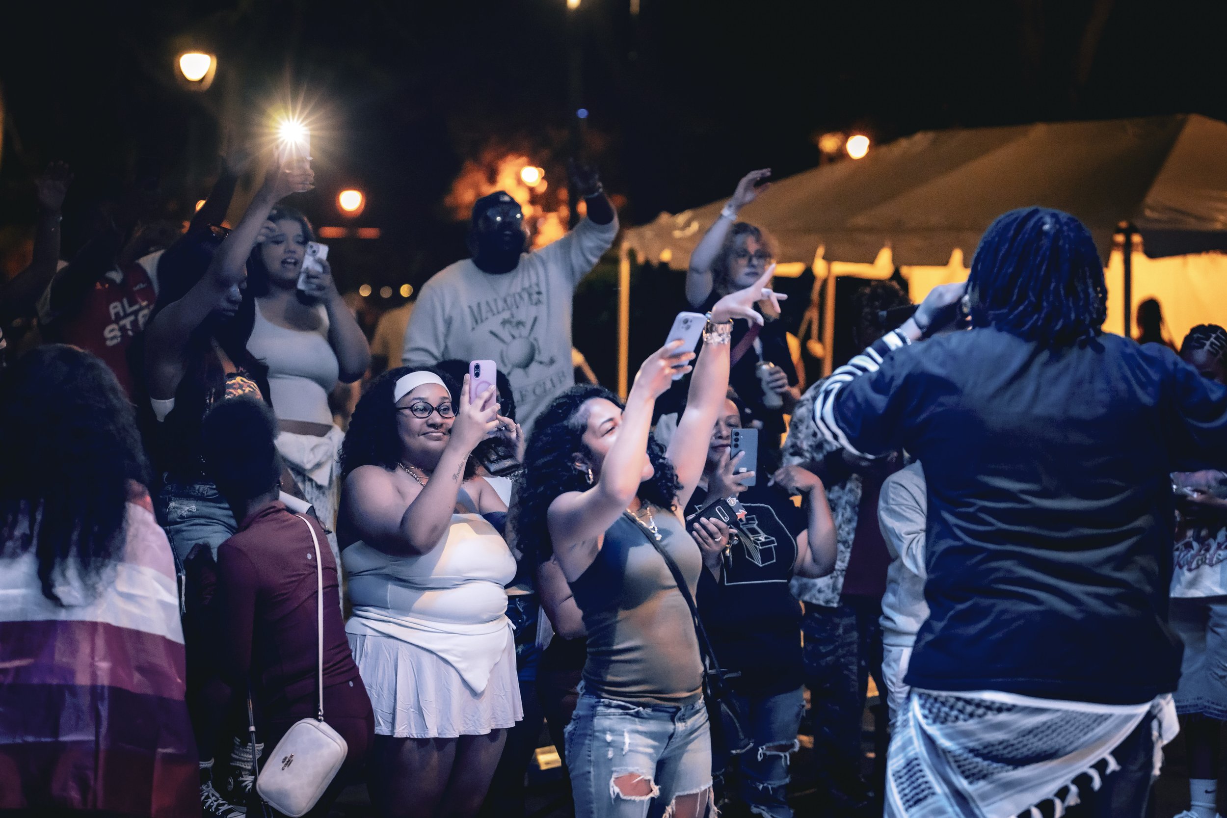 Crowd or performance photo