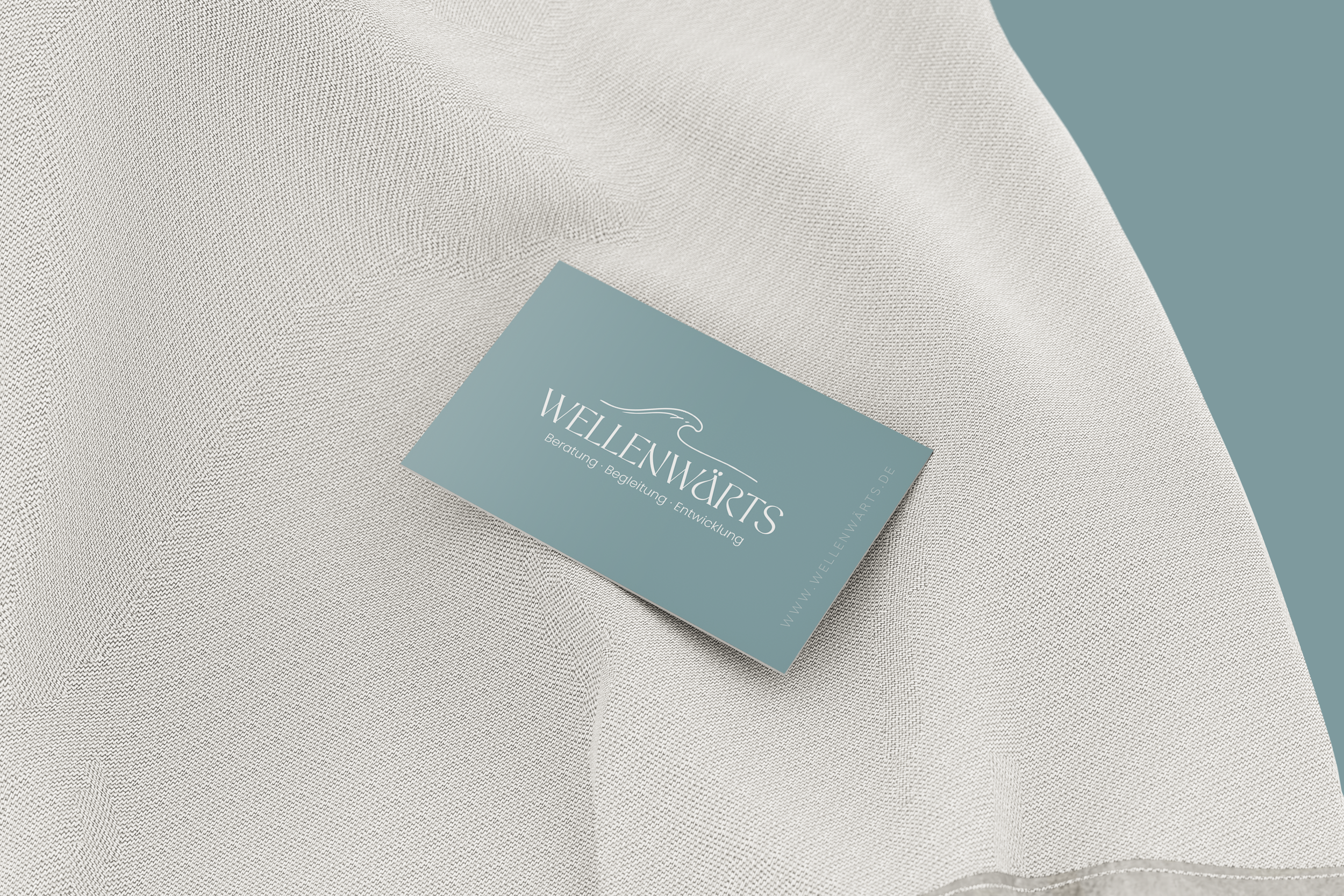 Wellenwärts Markenauftritt – Visitenkarten-Mockup von Auraflow