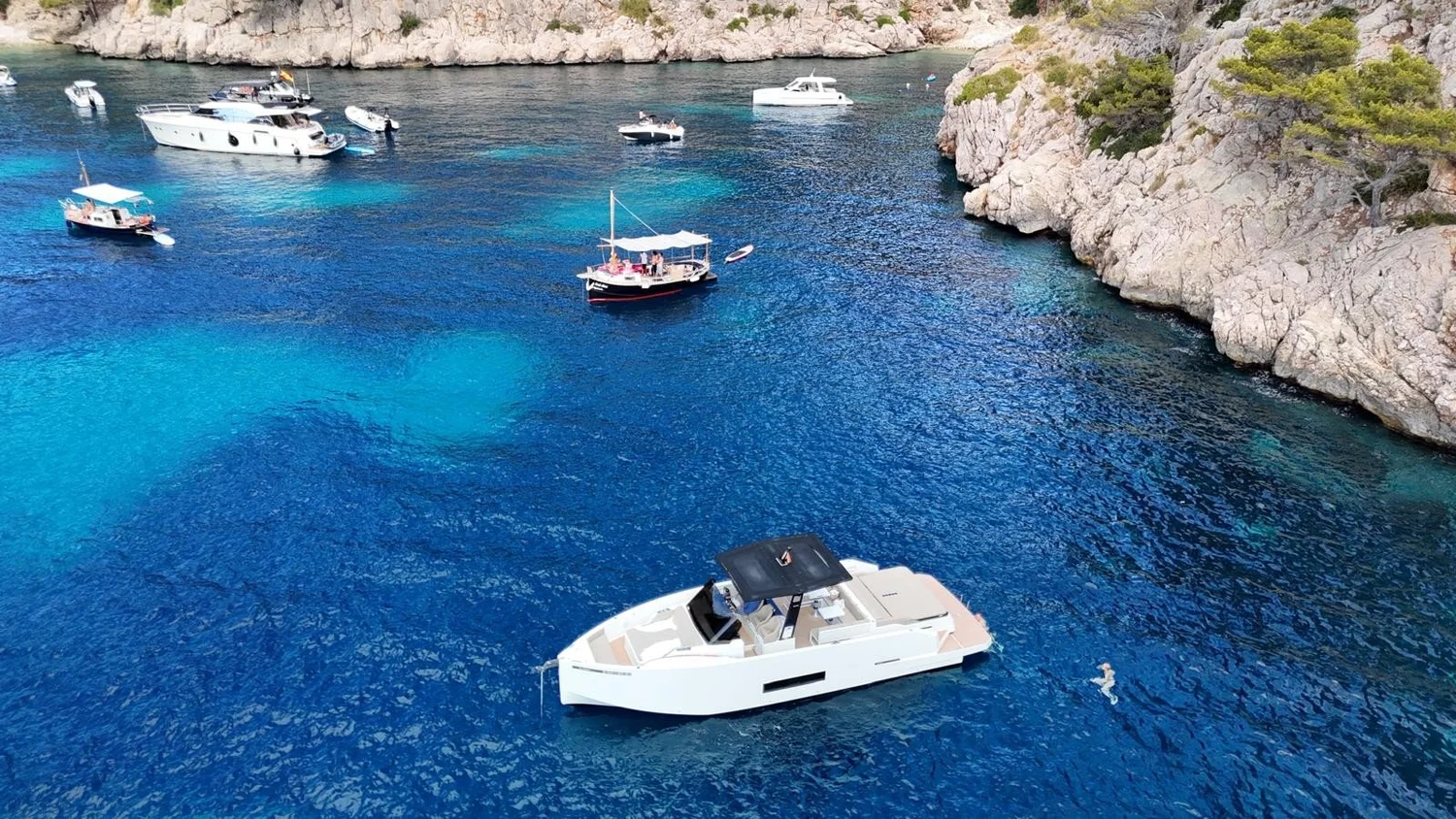 De Antonio D28 boat rental Mallorca
