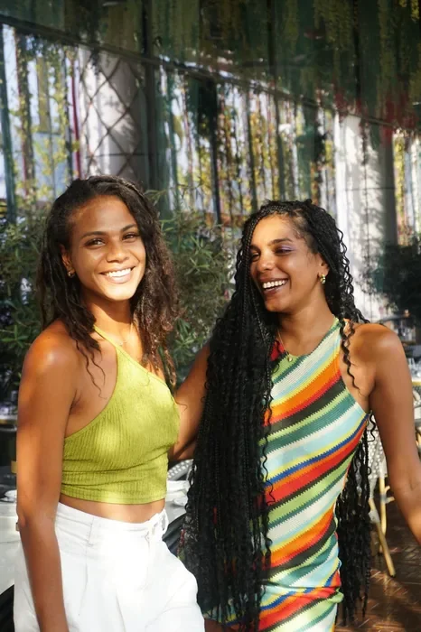 Leonie and Jasmine in Dubai — sisters and co-founders of Destinationz