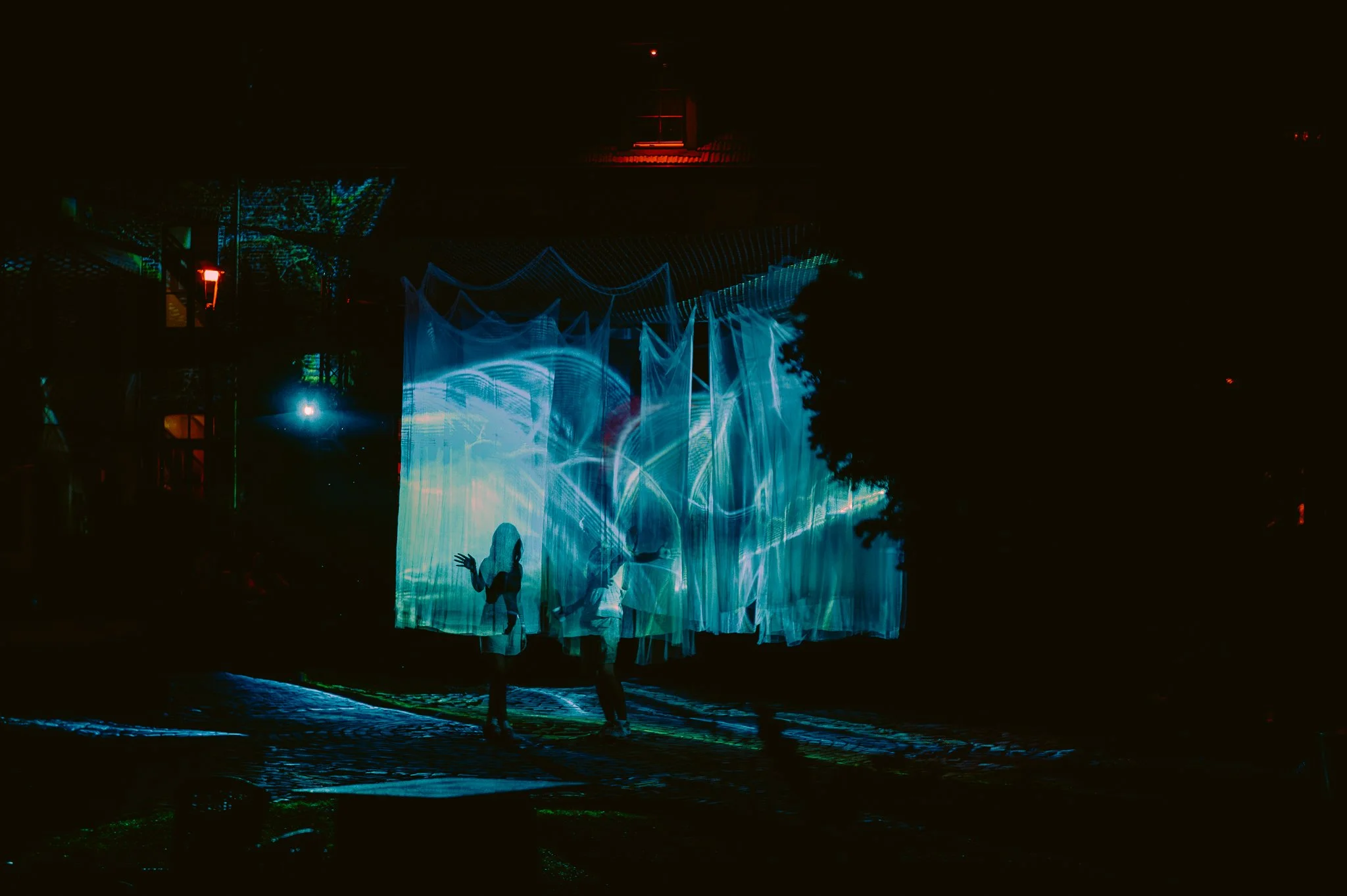 Light installation with projections