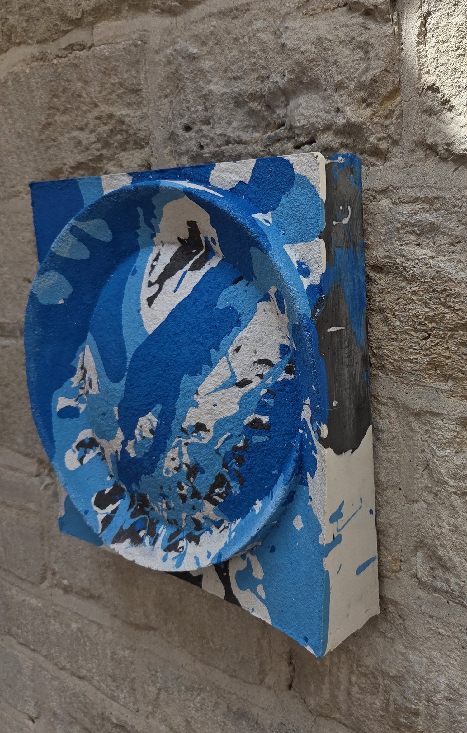 Crater Moon II - Blue Splash - styling inspiration 1