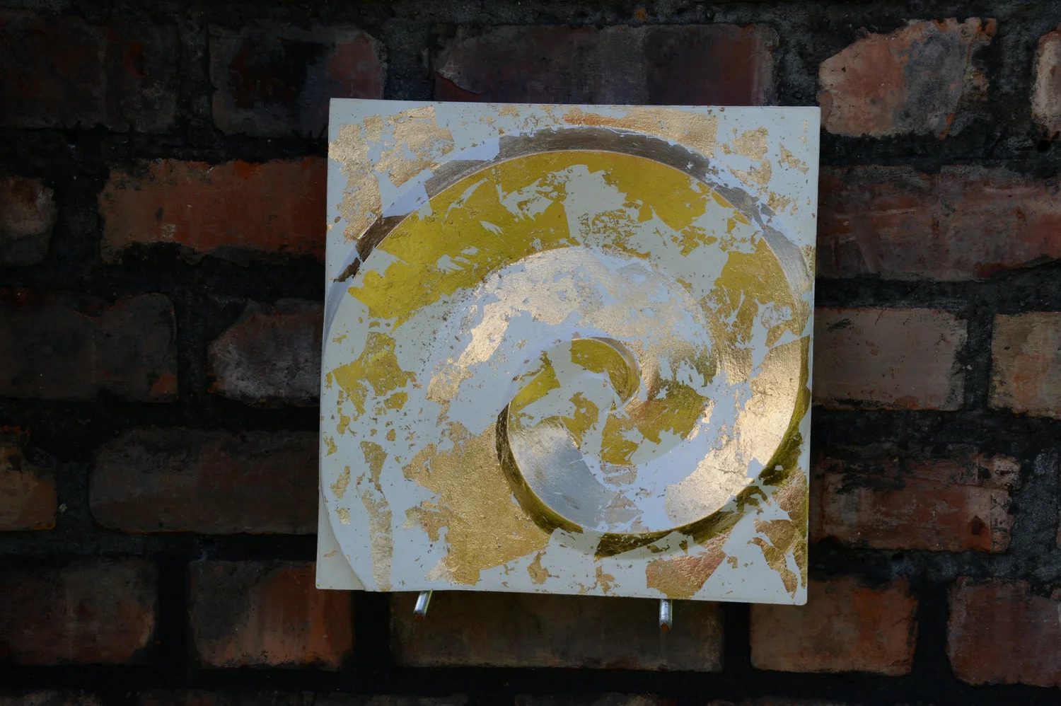 Deco Golden Spiral - White and Gold - styling inspiration 2