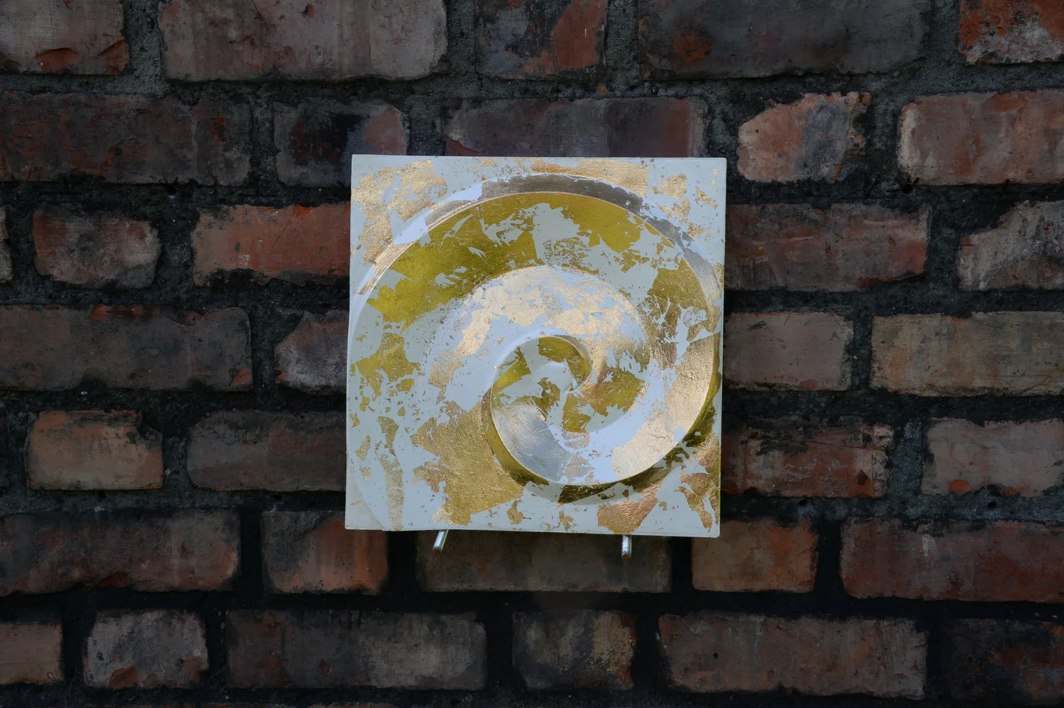 Deco Golden Spiral - White and Gold - styling inspiration 1