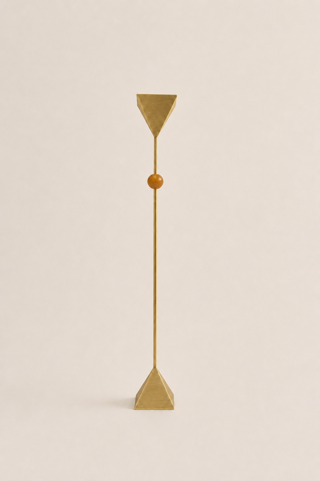 Jóia F in brushed brass