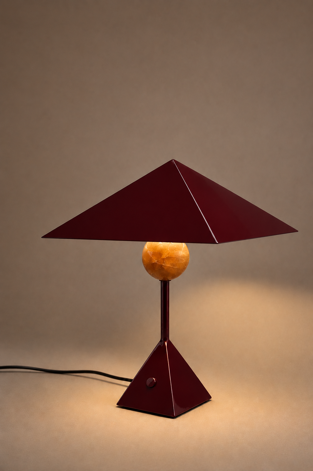 Jóia T in red painted steel