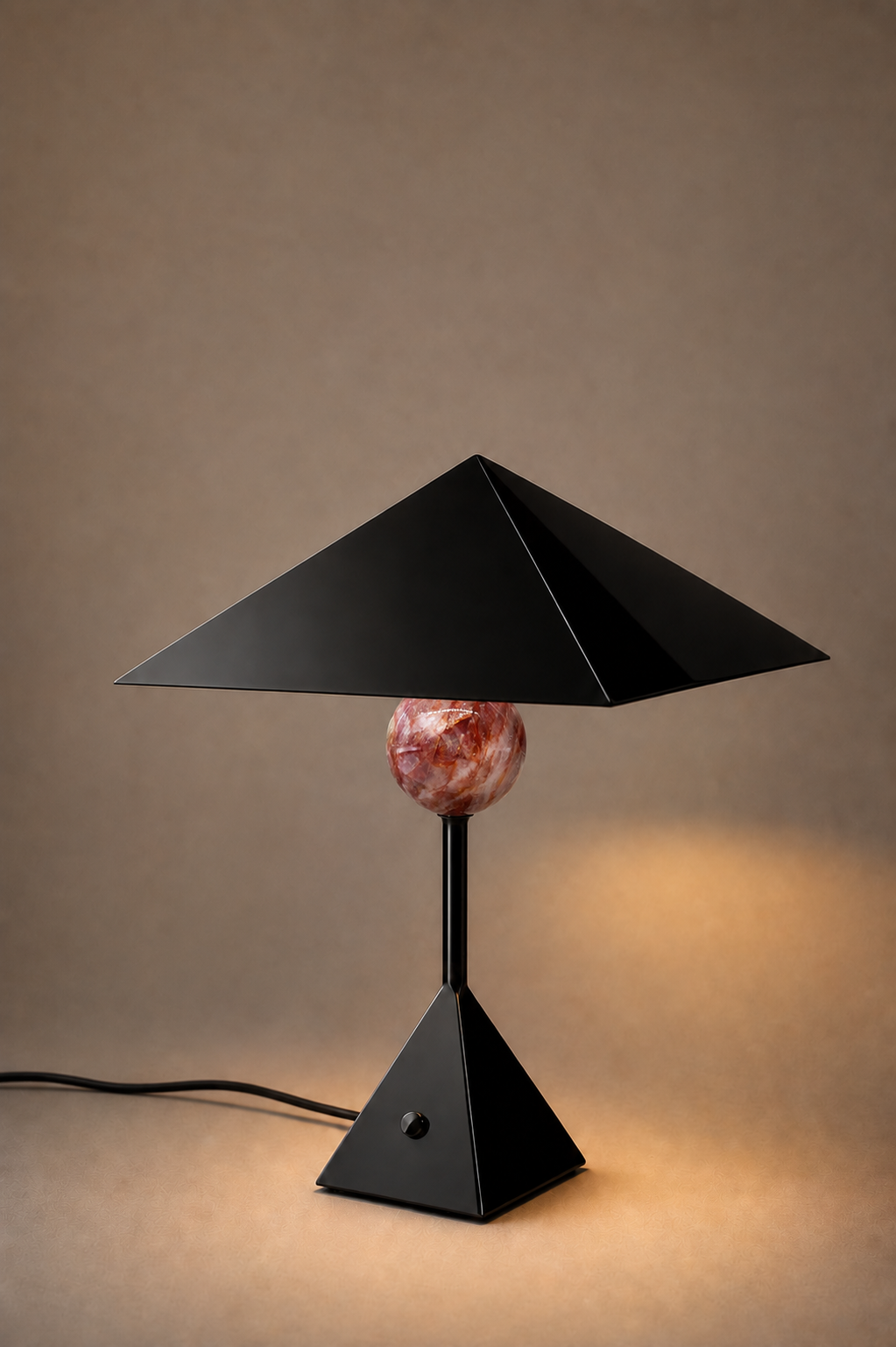 Jóia T in black painted steel