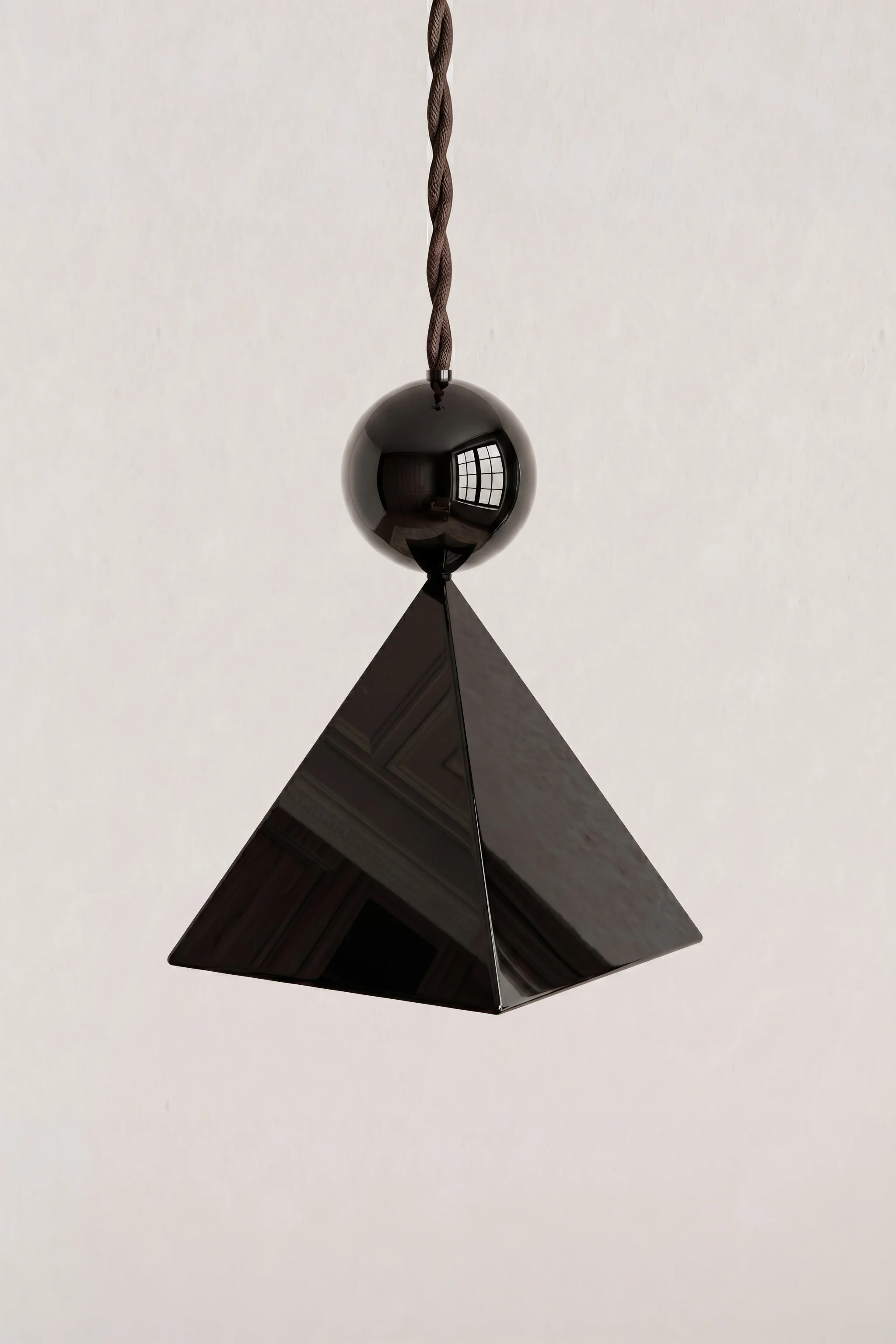 Jóia P in black painted steel