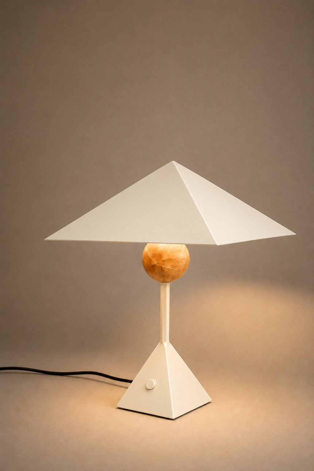 Jóia T in beige painted steel