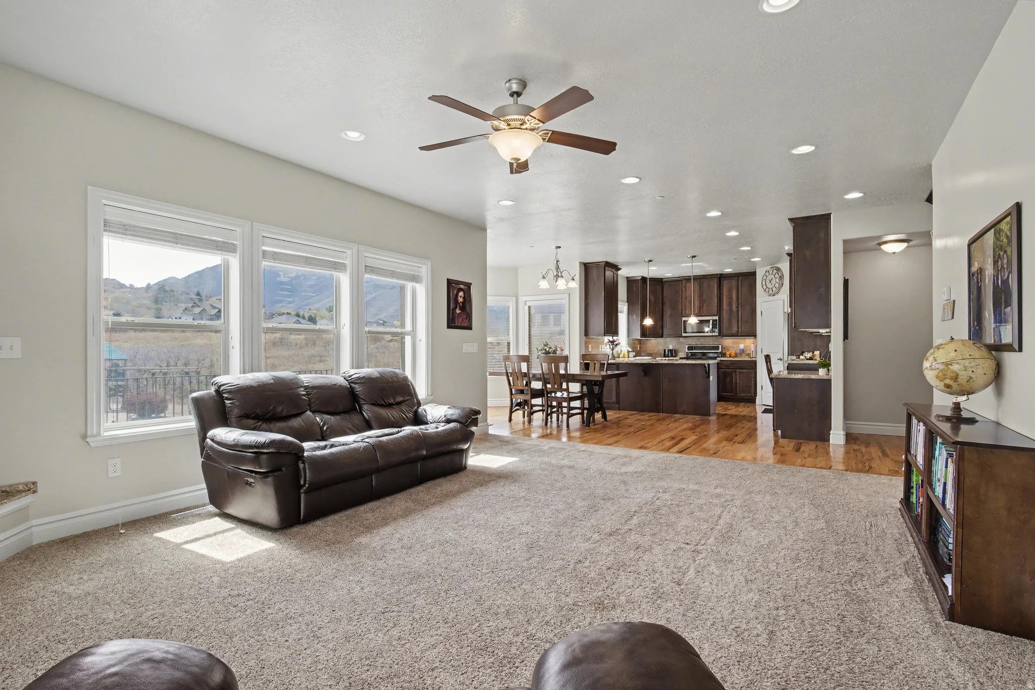 Bright interior living space inside an Elk Ridge Utah custom home