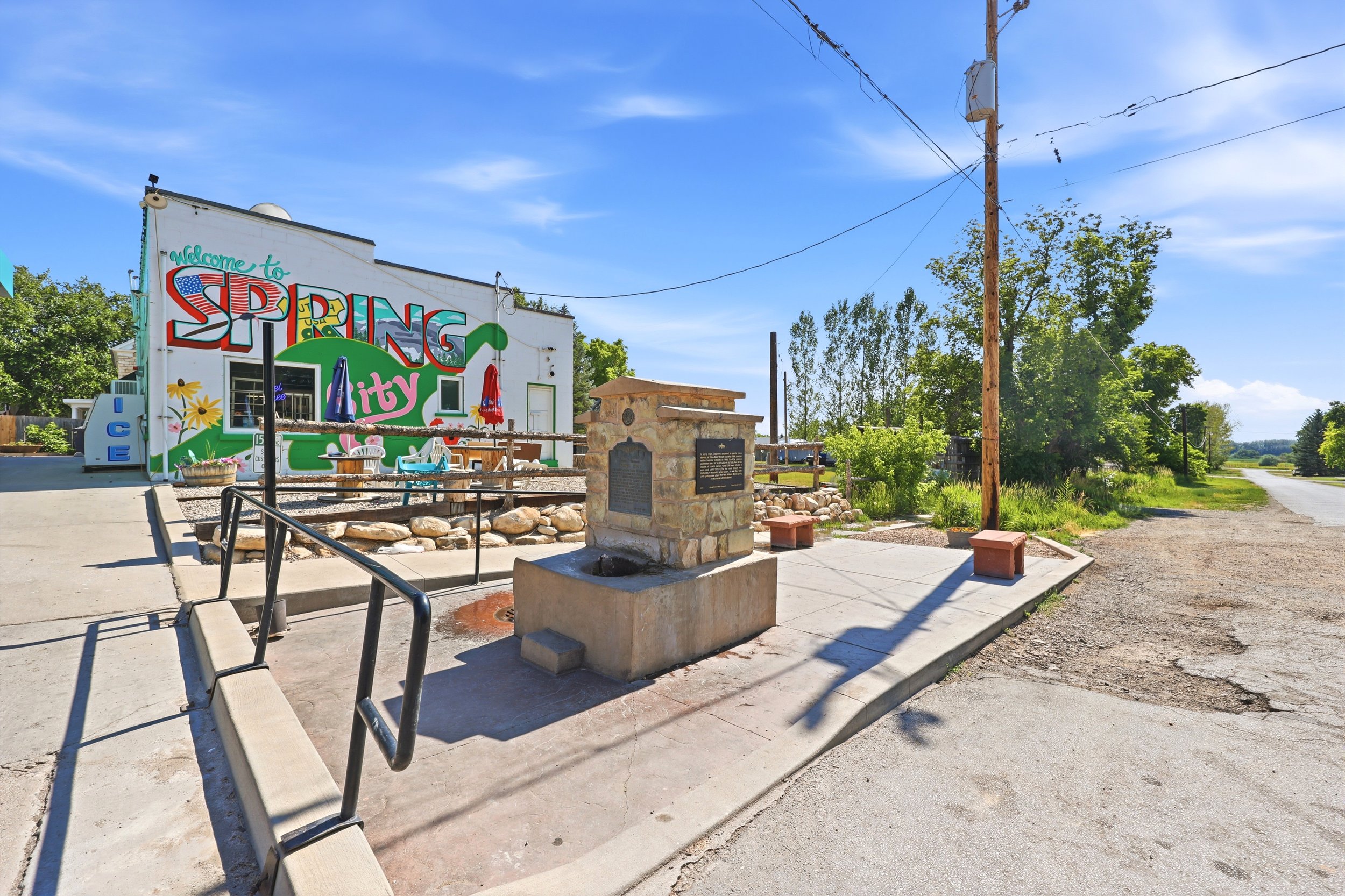 Spring City mural and public gathering space