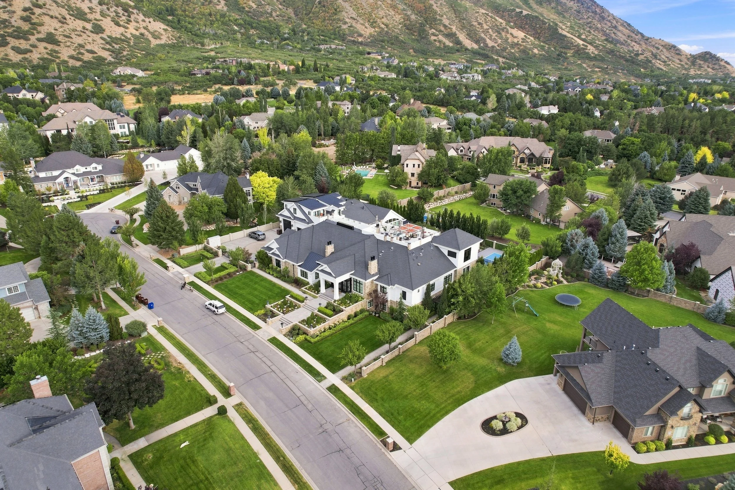 Established homes and residential streets in Alpine Utah near local schools and community amenities